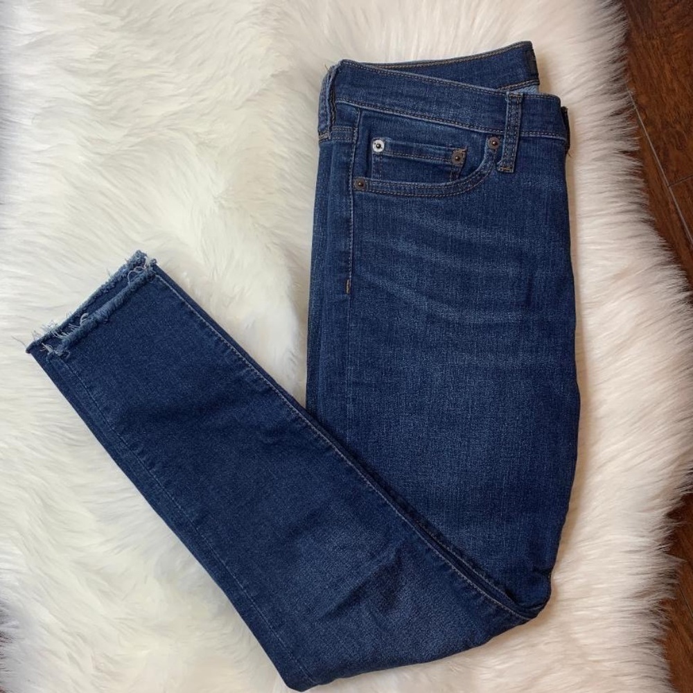 Banana Republic Women's Raw Hem Blue Skinny Jeans (sz 27)